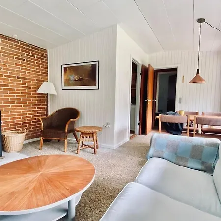 Cozy Cabin, Walking Distance To The Ocean. Hébergement de vacances